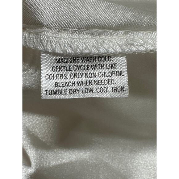 Style & Co Top Women 10 Ivory Satiny Button Up Long Sleeve Clean Girl Minimalist - Picture 7 of 9